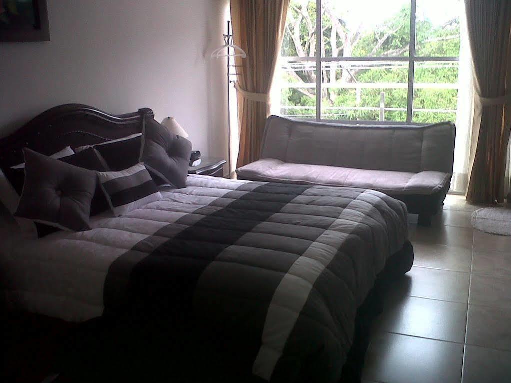 Hotel Mi Corral Plaza Montería Extérieur photo