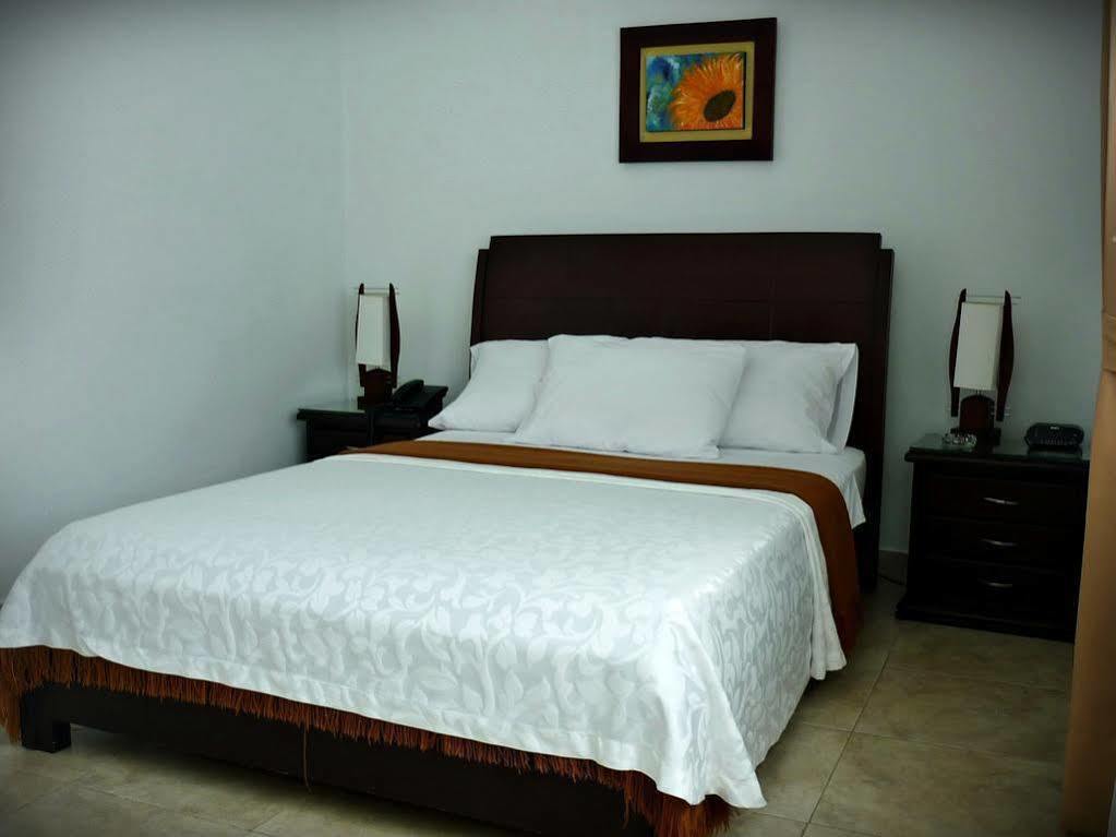 Hotel Mi Corral Plaza Montería Extérieur photo