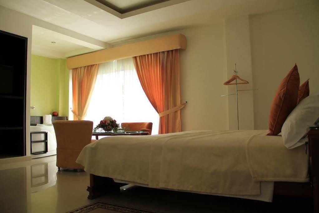 Hotel Mi Corral Plaza Montería Extérieur photo