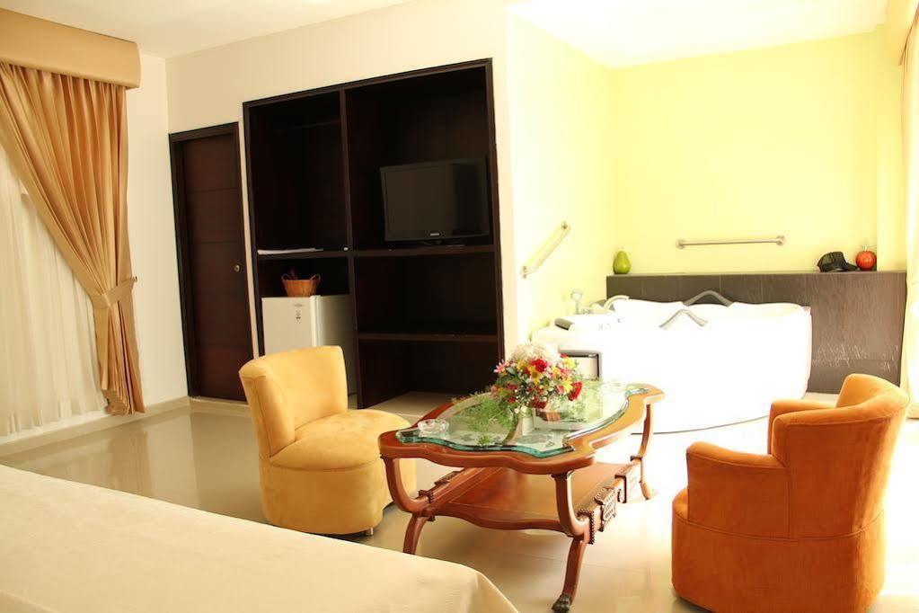 Hotel Mi Corral Plaza Montería Extérieur photo