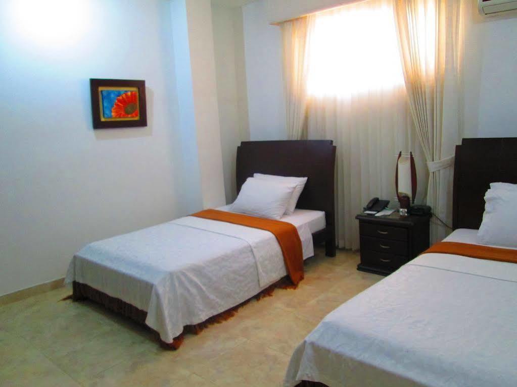 Hotel Mi Corral Plaza Montería Extérieur photo